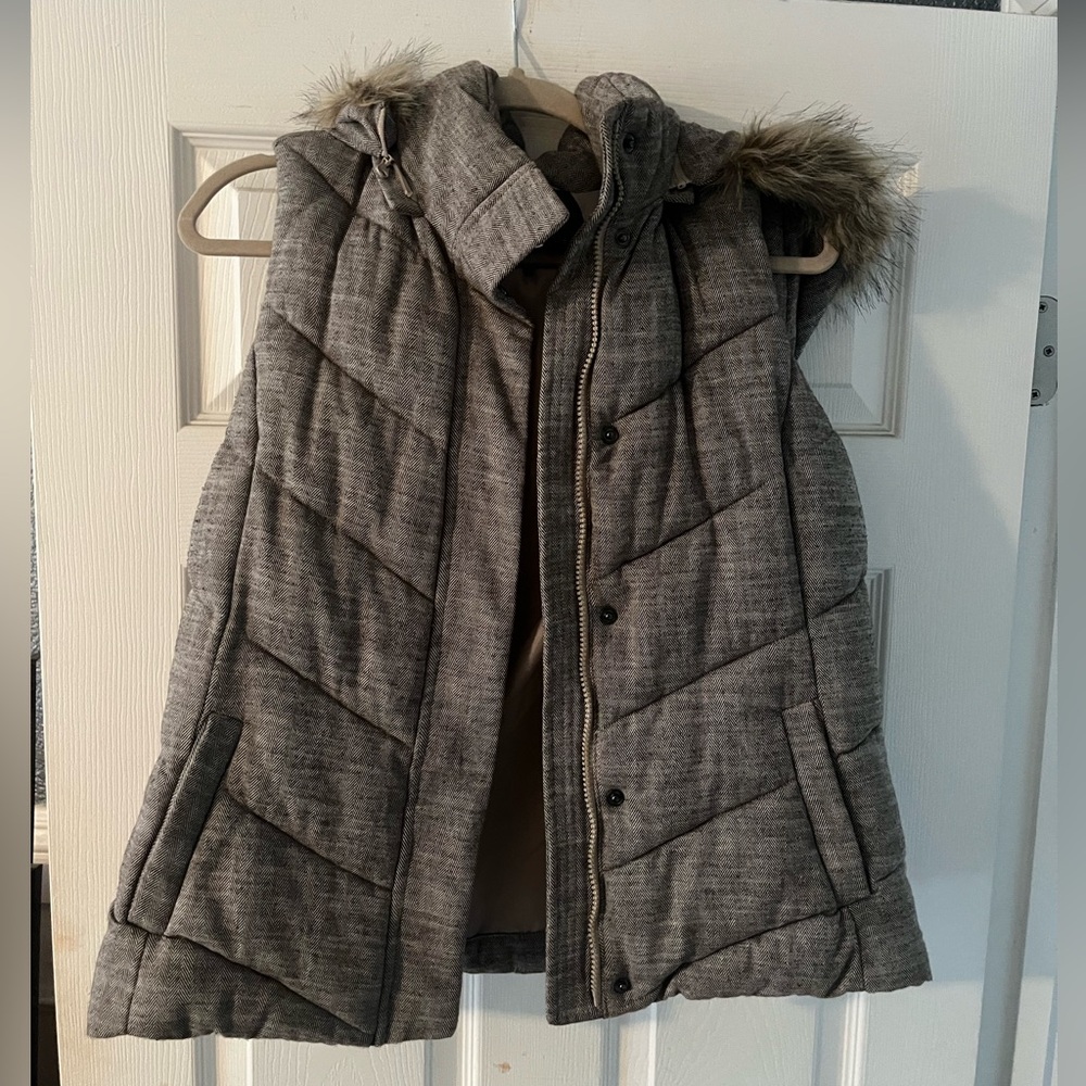 Light Brown Herringbone puff vest with removable fur trimmed hood. Size M.